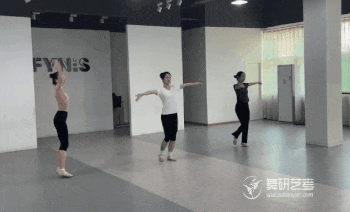 广东舞研名师专访丨注重课堂质量和氛围的她，被学生亲切的称为姜姜~更是希望孩子们所愿皆所得！