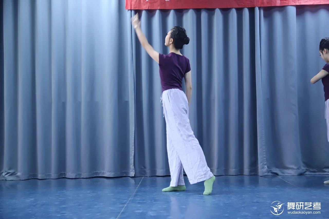 各凭态度乘风浪，以蜕为进！｜河南舞研2025届舞蹈生月度大测考场纪实