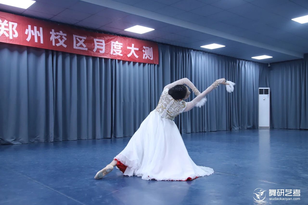 各凭态度乘风浪，以蜕为进！｜河南舞研2025届舞蹈生月度大测考场纪实