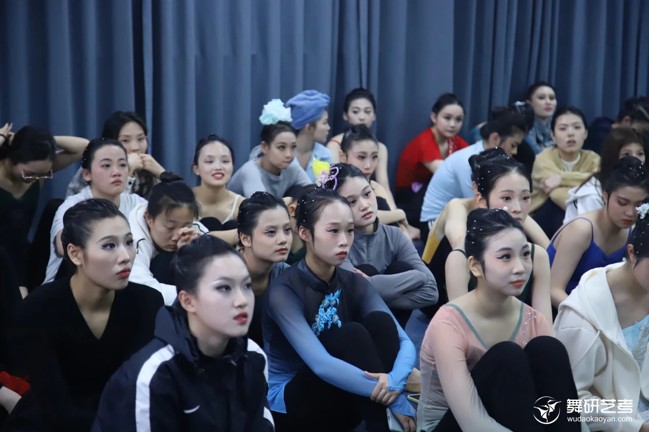 各凭态度乘风浪，以蜕为进！｜河南舞研2025届舞蹈生月度大测考场纪实