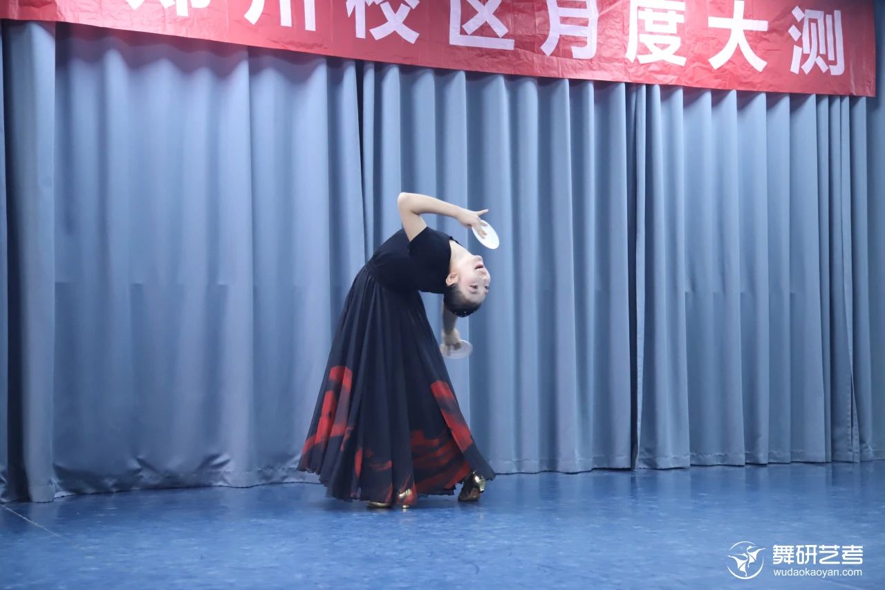 各凭态度乘风浪，以蜕为进！｜河南舞研2025届舞蹈生月度大测考场纪实