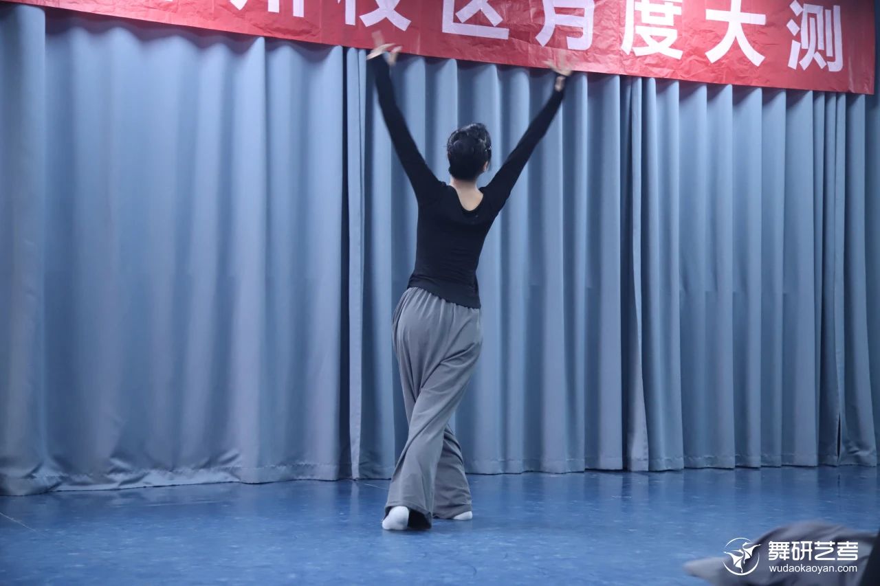 各凭态度乘风浪，以蜕为进！｜河南舞研2025届舞蹈生月度大测考场纪实