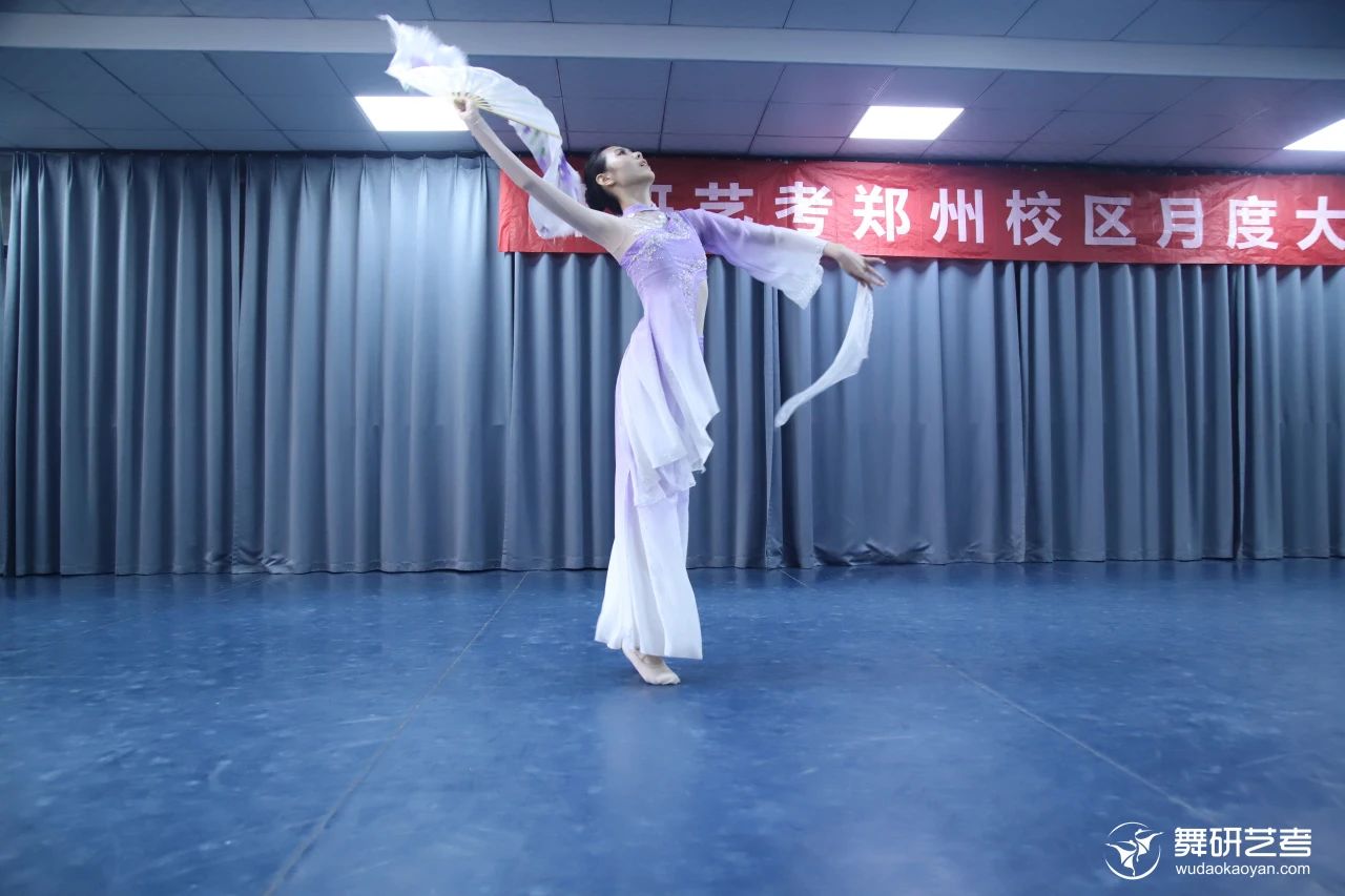 各凭态度乘风浪，以蜕为进！｜河南舞研2025届舞蹈生月度大测考场纪实