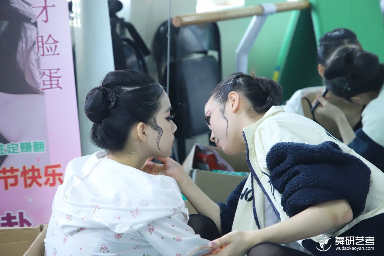 各凭态度乘风浪，以蜕为进！｜河南舞研2025届舞蹈生月度大测考场纪实