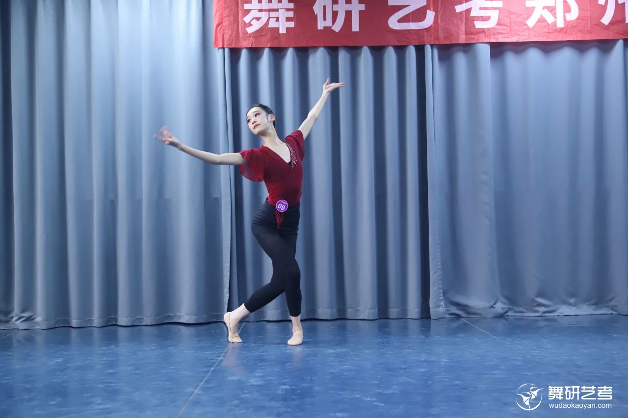 各凭态度乘风浪，以蜕为进！｜河南舞研2025届舞蹈生月度大测考场纪实