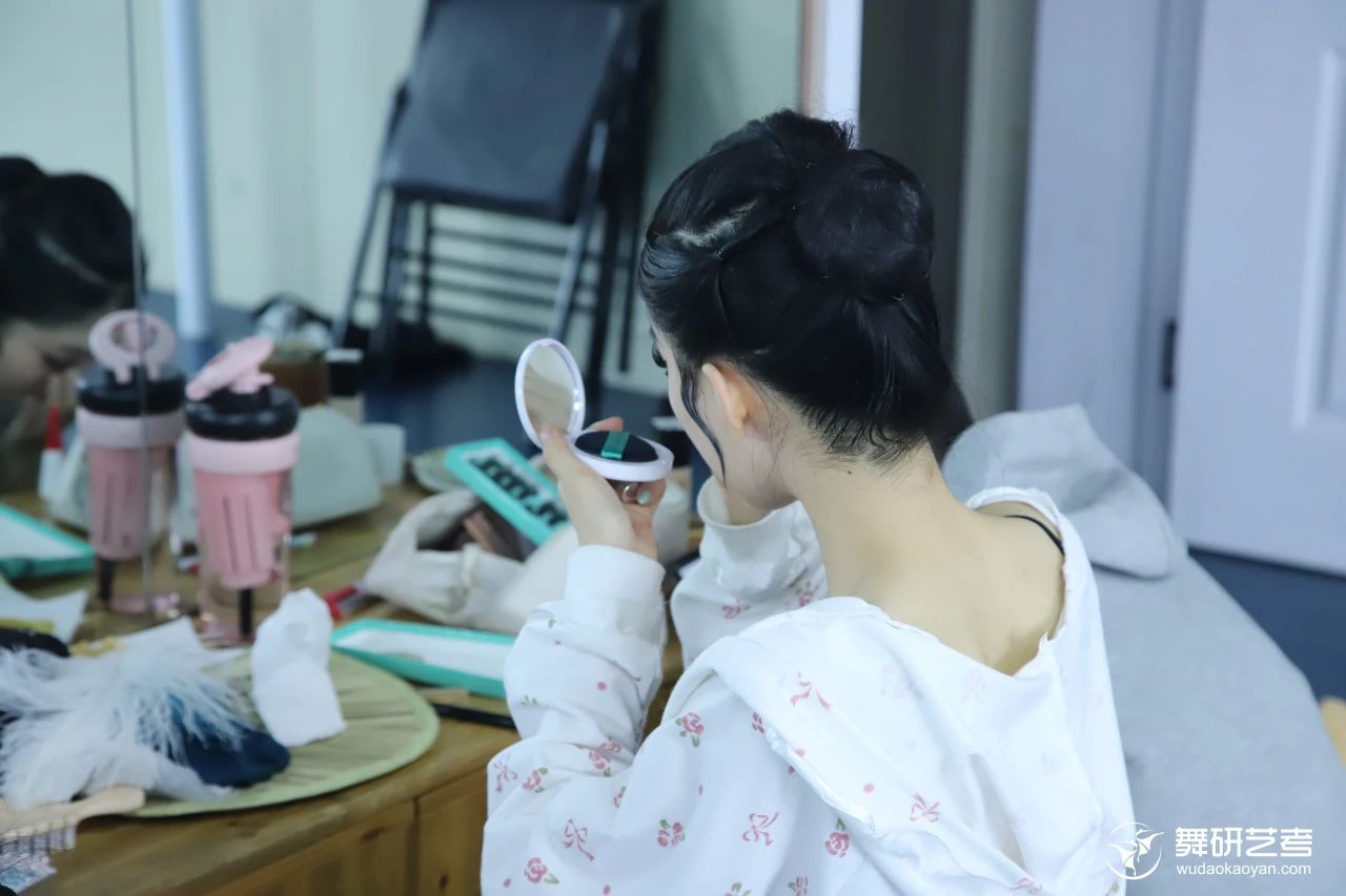 各凭态度乘风浪，以蜕为进！｜河南舞研2025届舞蹈生月度大测考场纪实