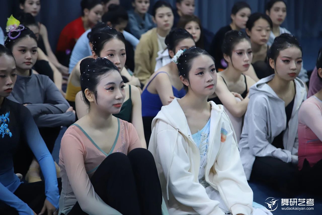 各凭态度乘风浪，以蜕为进！｜河南舞研2025届舞蹈生月度大测考场纪实