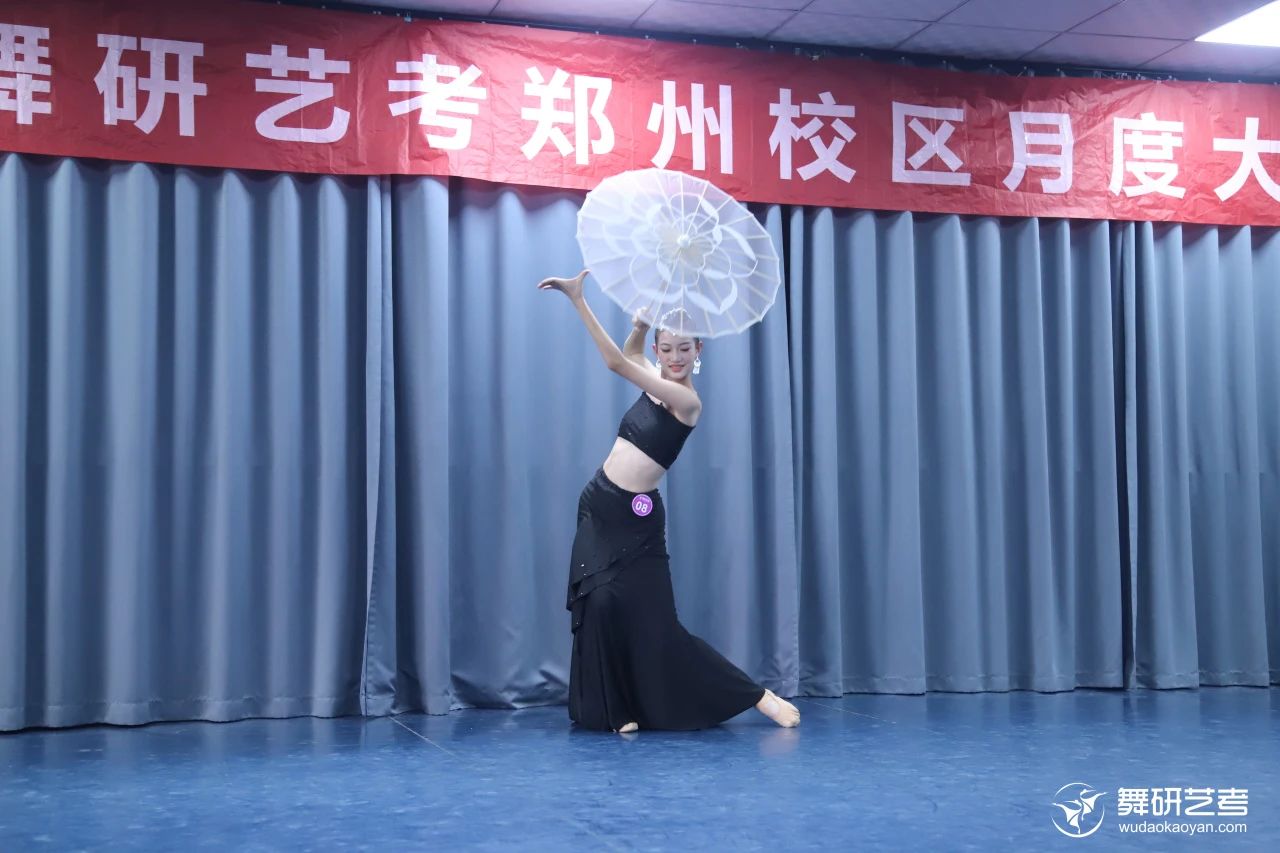 各凭态度乘风浪，以蜕为进！｜河南舞研2025届舞蹈生月度大测考场纪实