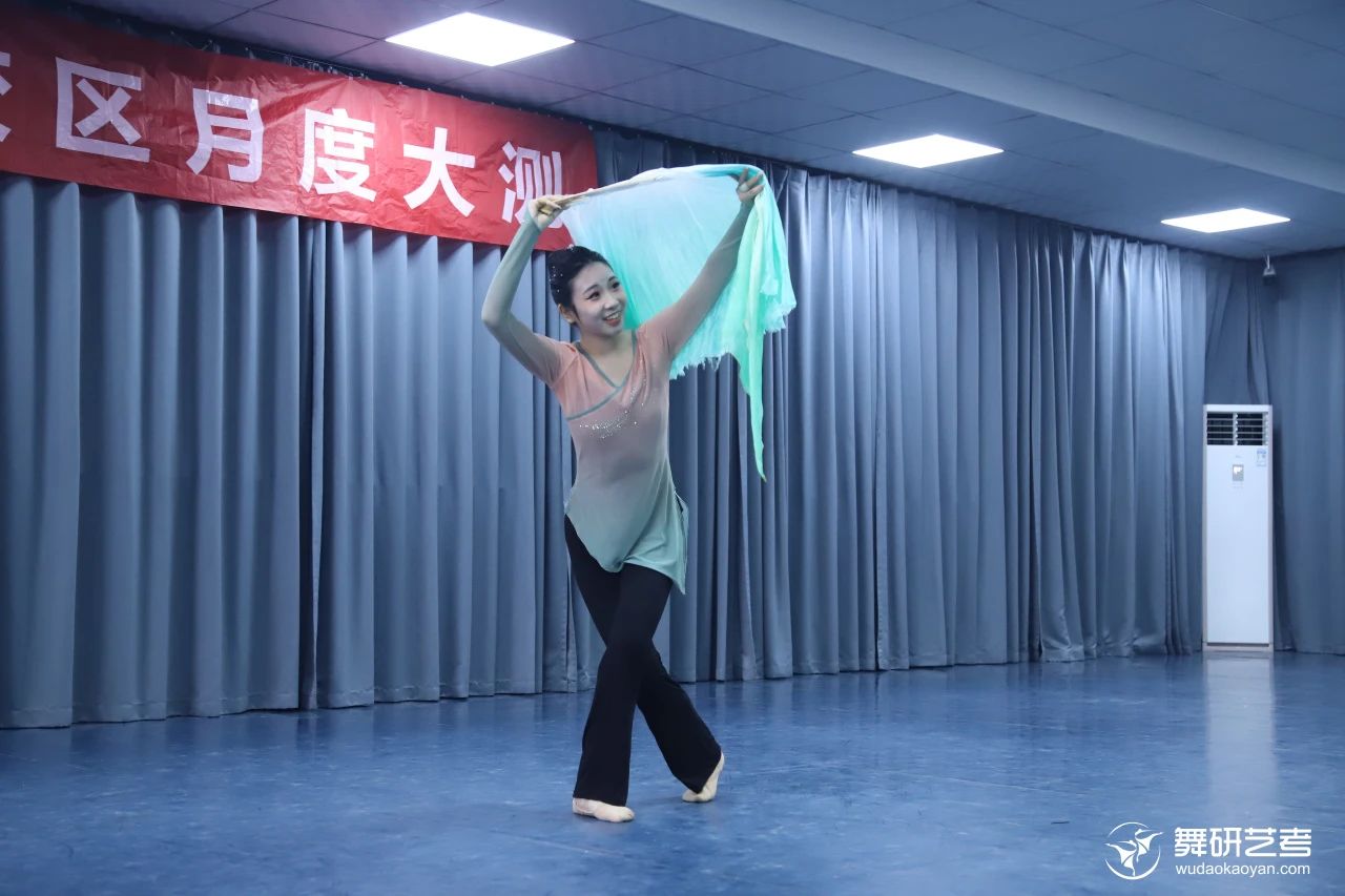 各凭态度乘风浪，以蜕为进！｜河南舞研2025届舞蹈生月度大测考场纪实