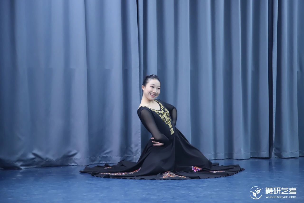 各凭态度乘风浪，以蜕为进！｜河南舞研2025届舞蹈生月度大测考场纪实
