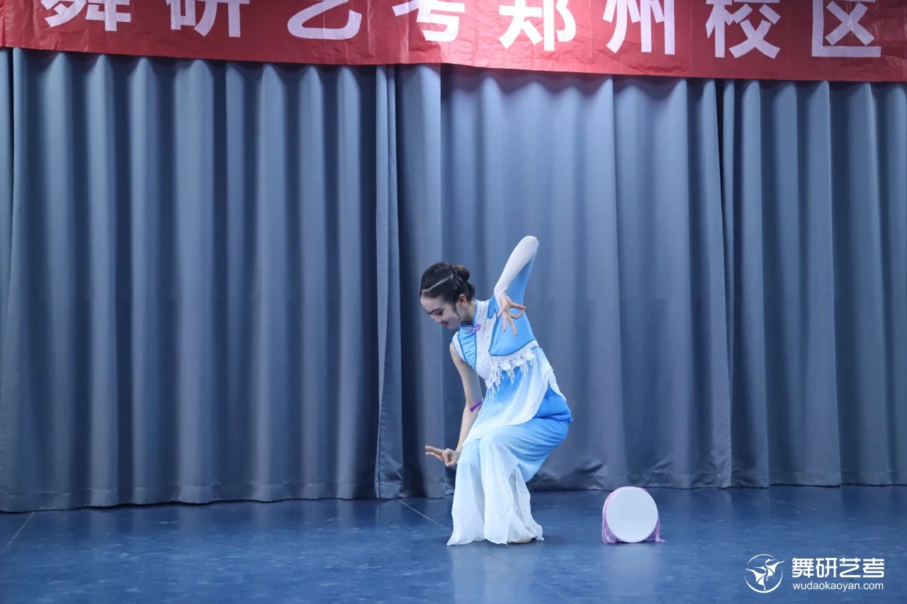 各凭态度乘风浪，以蜕为进！｜河南舞研2025届舞蹈生月度大测考场纪实