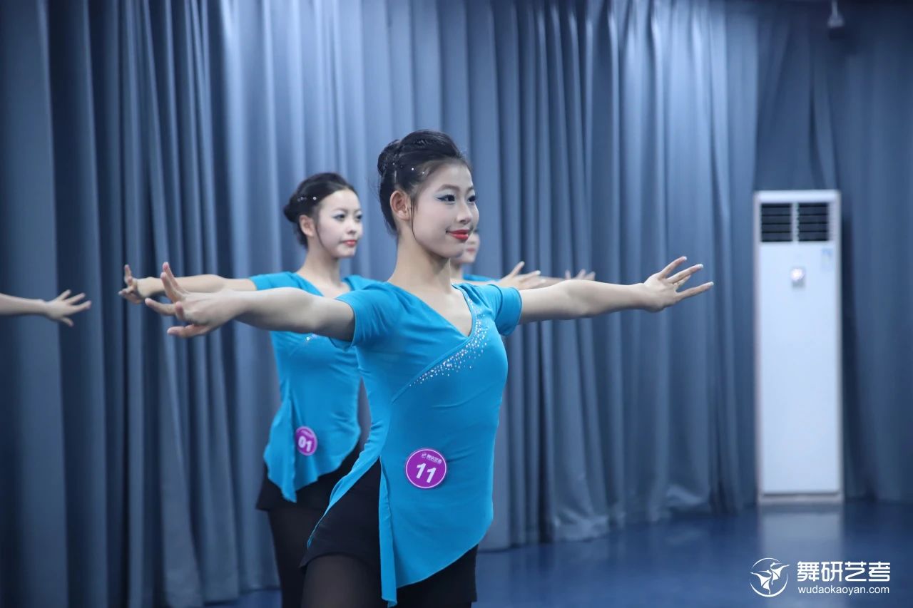 各凭态度乘风浪，以蜕为进！｜河南舞研2025届舞蹈生月度大测考场纪实