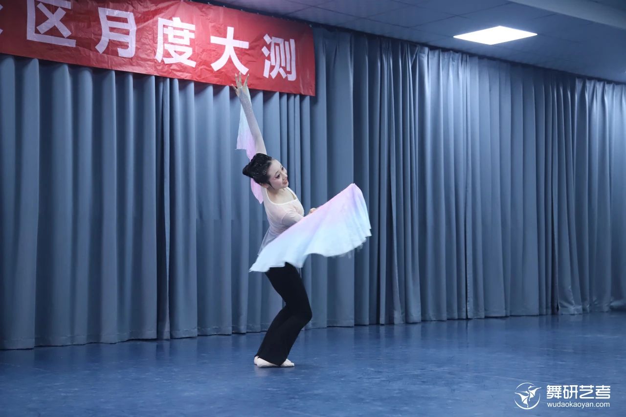 各凭态度乘风浪，以蜕为进！｜河南舞研2025届舞蹈生月度大测考场纪实
