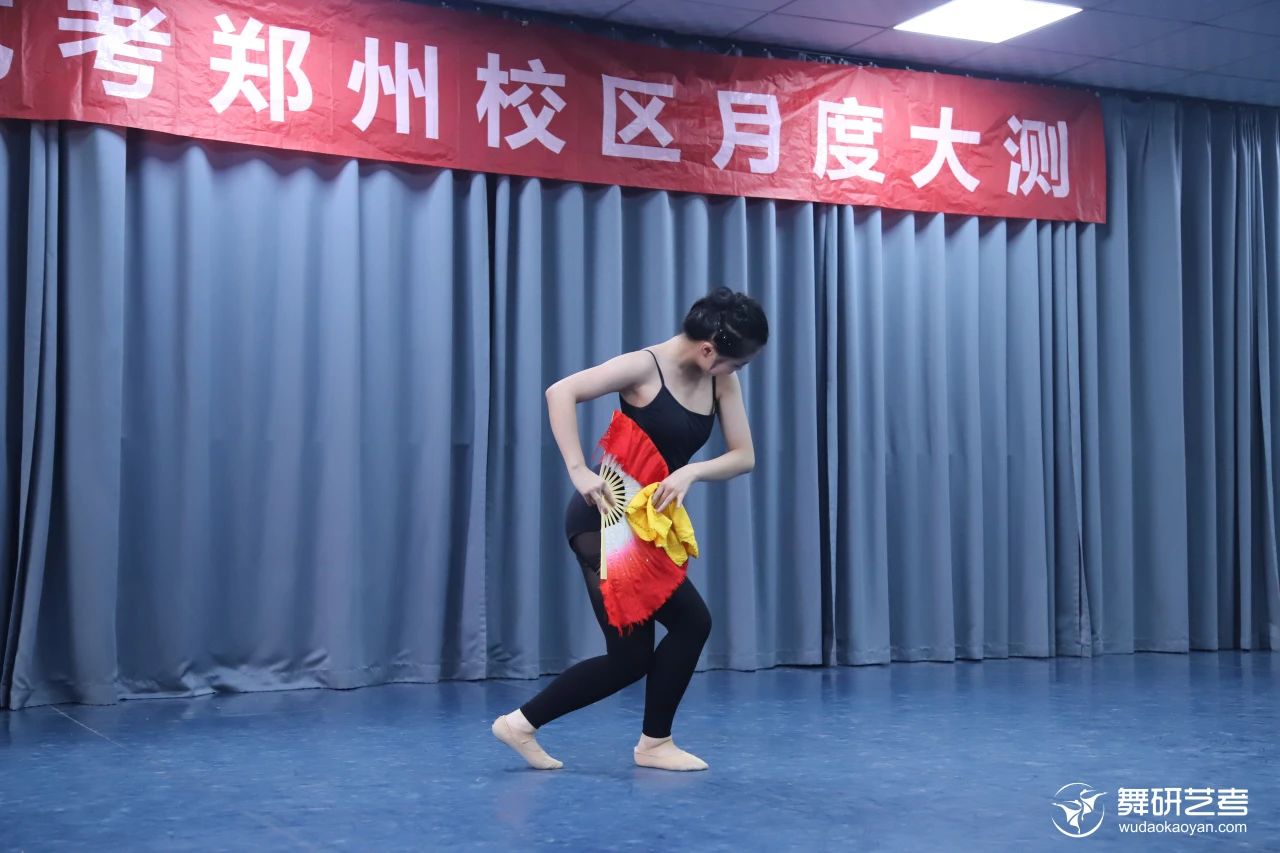 各凭态度乘风浪，以蜕为进！｜河南舞研2025届舞蹈生月度大测考场纪实