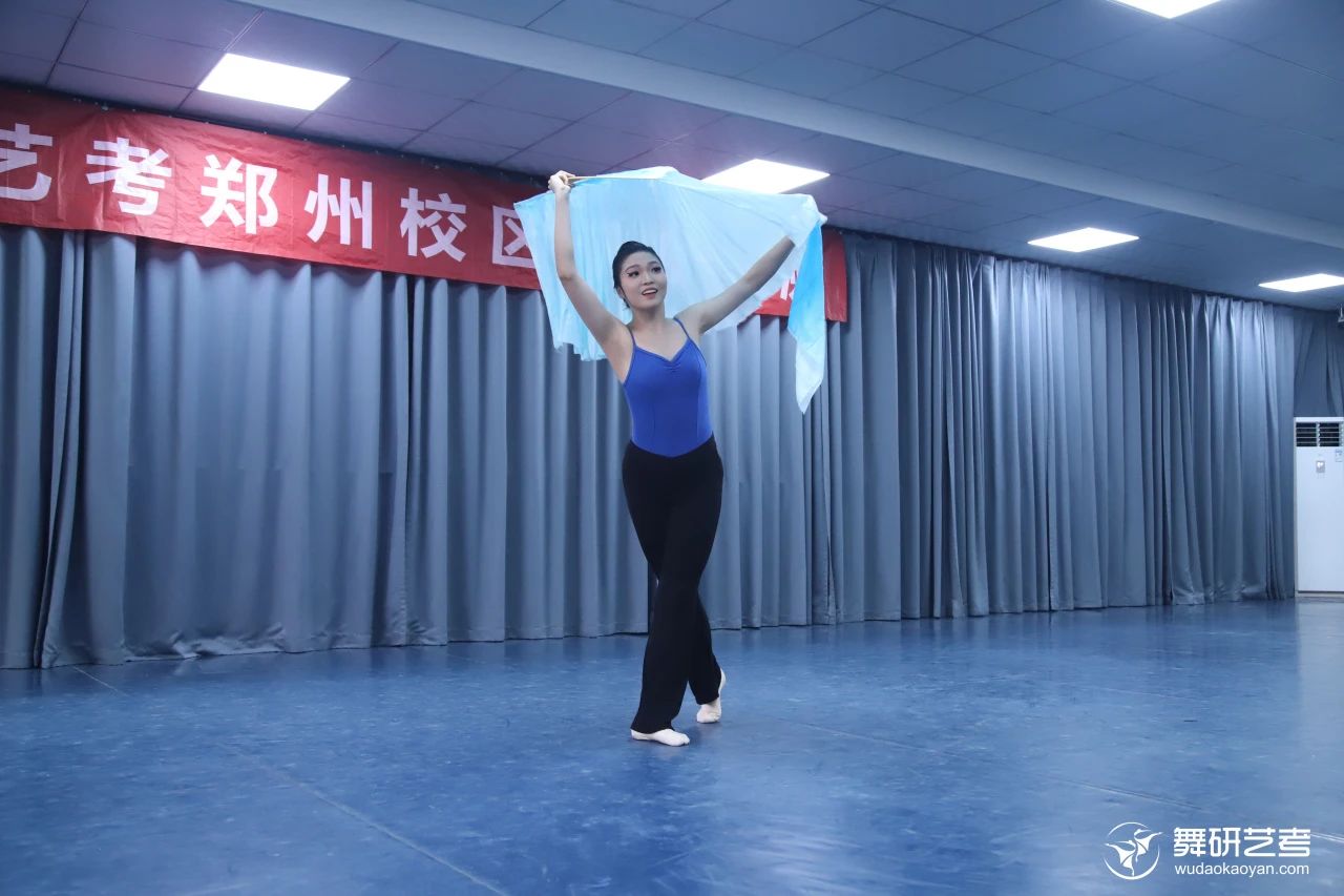 各凭态度乘风浪，以蜕为进！｜河南舞研2025届舞蹈生月度大测考场纪实