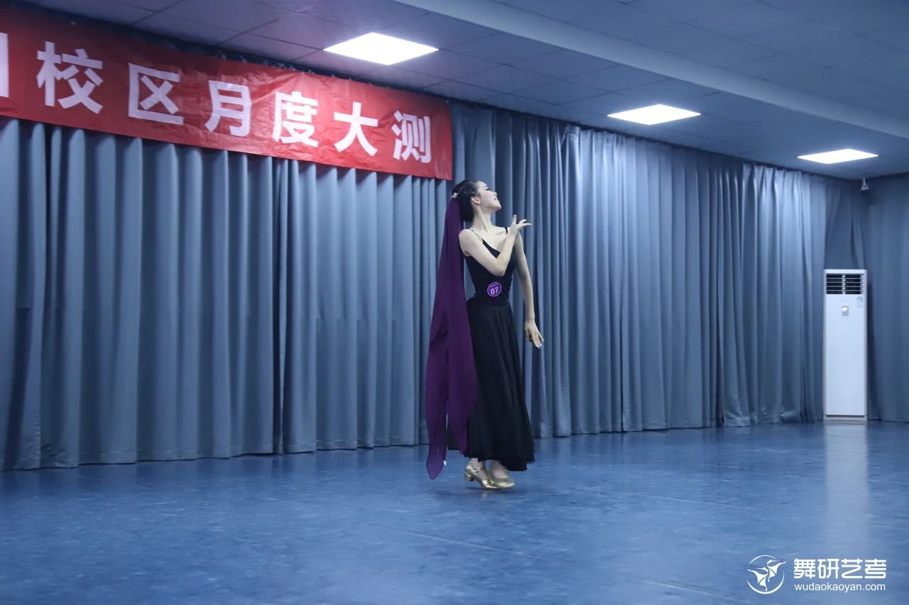 各凭态度乘风浪，以蜕为进！｜河南舞研2025届舞蹈生月度大测考场纪实