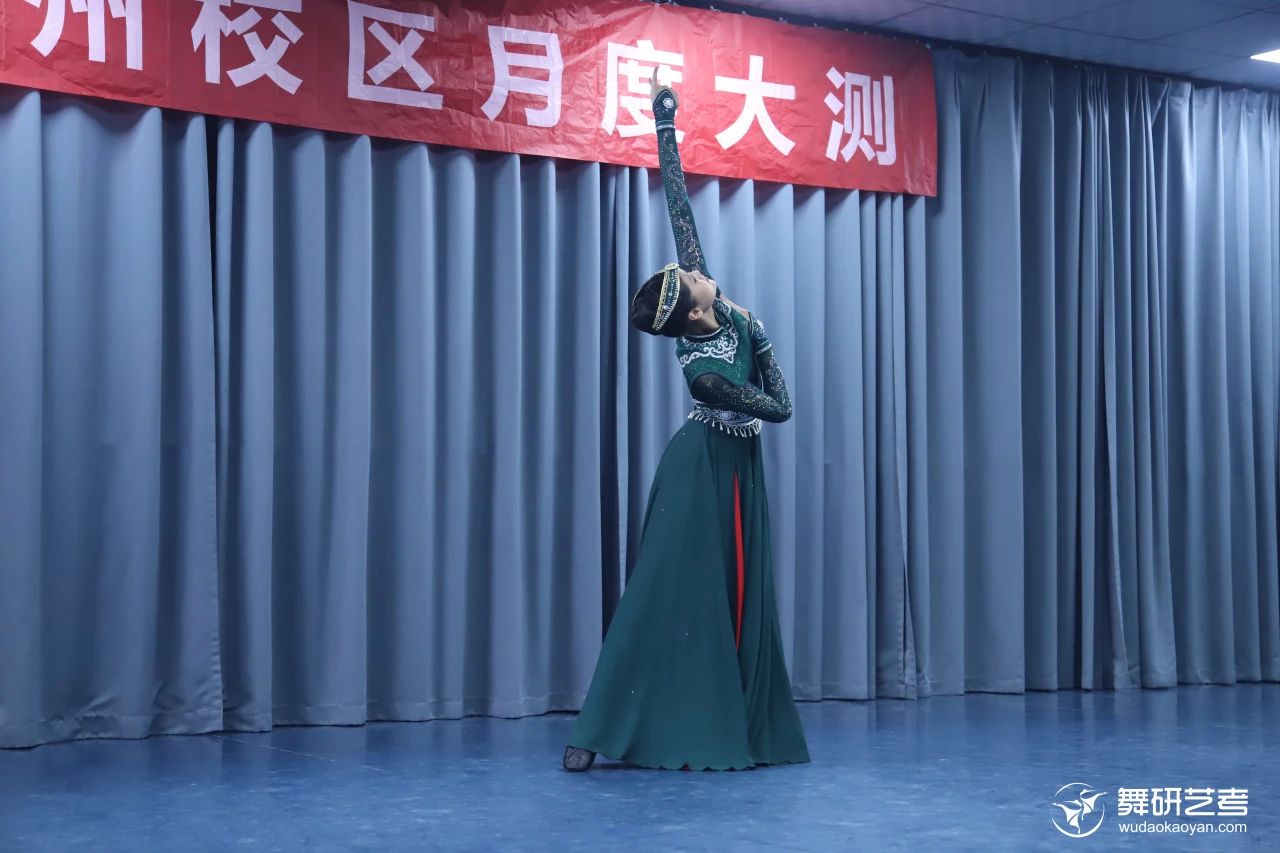 各凭态度乘风浪，以蜕为进！｜河南舞研2025届舞蹈生月度大测考场纪实