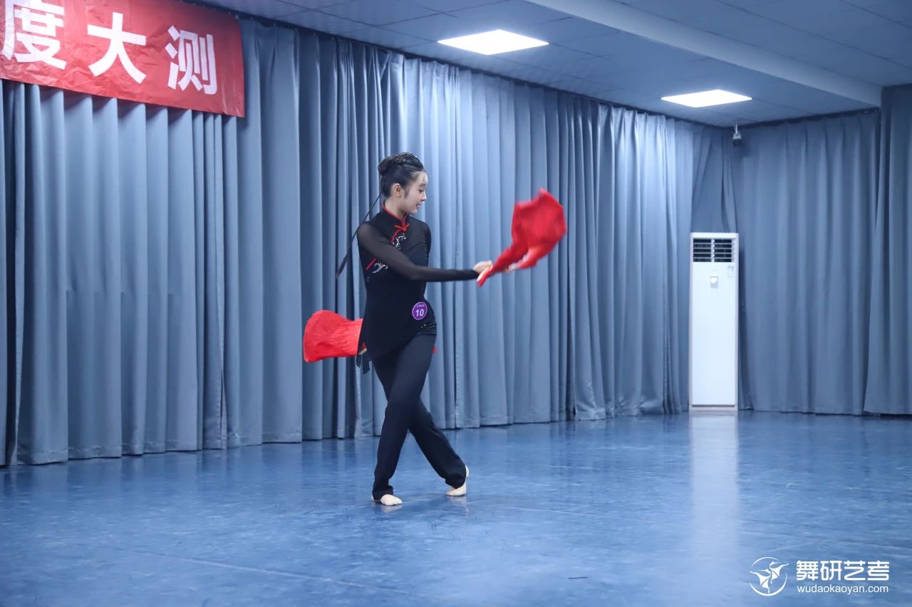 各凭态度乘风浪，以蜕为进！｜河南舞研2025届舞蹈生月度大测考场纪实
