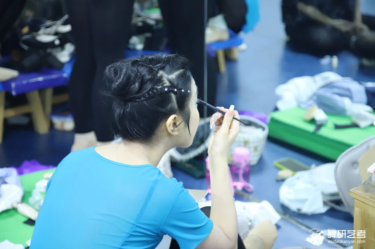 各凭态度乘风浪，以蜕为进！｜河南舞研2025届舞蹈生月度大测考场纪实