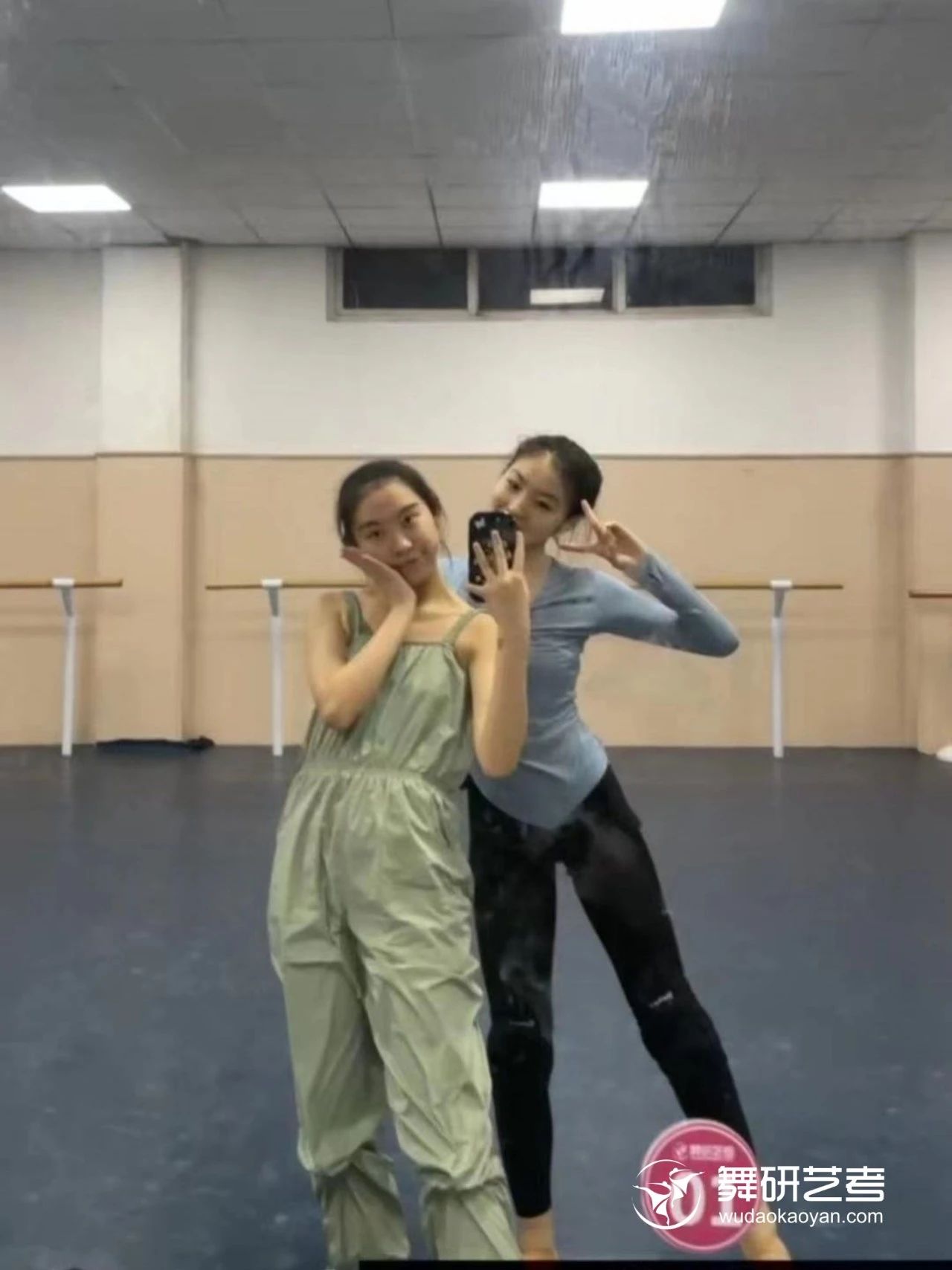 在舞研，我明白的坚持的意义——河北舞研24届学员专访