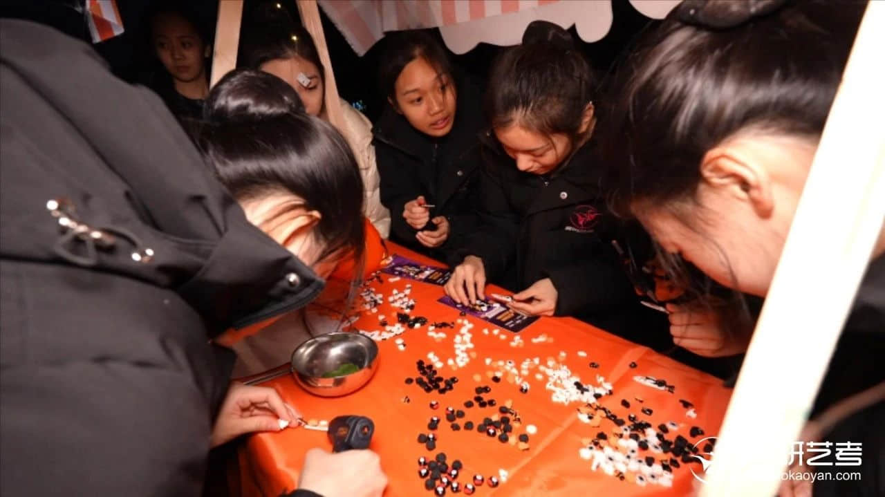 舞研总部北京校区·万圣节狂欢夜丨青春进行时，狂欢不停歇，今夜不给糖就捣蛋~