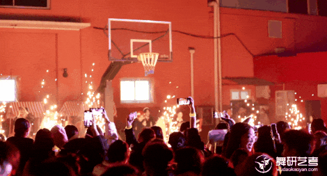 舞研总部北京校区·万圣节狂欢夜丨青春进行时，狂欢不停歇，今夜不给糖就捣蛋~