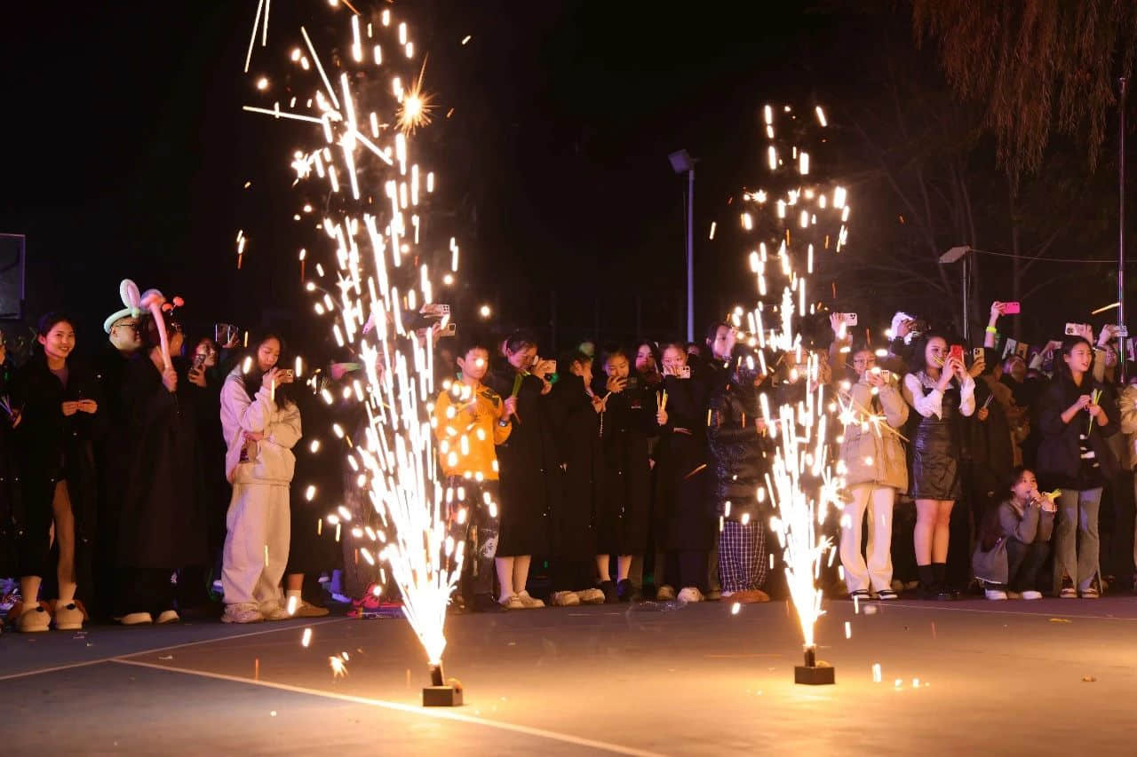 舞研总部北京校区·万圣节狂欢夜丨青春进行时，狂欢不停歇，今夜不给糖就捣蛋~