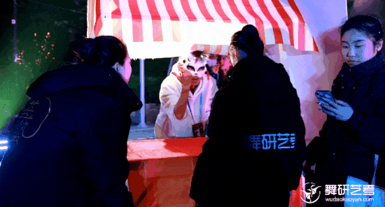 舞研总部北京校区·万圣节狂欢夜丨青春进行时，狂欢不停歇，今夜不给糖就捣蛋~