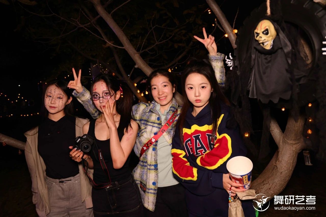 舞研总部北京校区·万圣节狂欢夜丨青春进行时，狂欢不停歇，今夜不给糖就捣蛋~