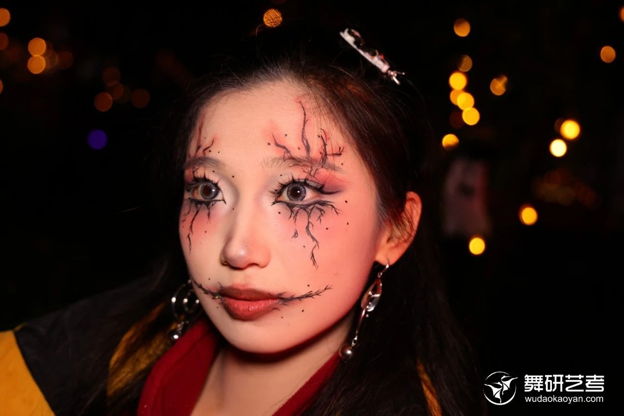 舞研总部北京校区·万圣节狂欢夜丨青春进行时，狂欢不停歇，今夜不给糖就捣蛋~