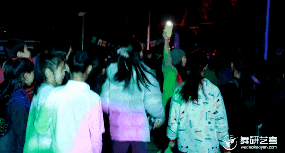 舞研总部北京校区·万圣节狂欢夜丨青春进行时，狂欢不停歇，今夜不给糖就捣蛋~