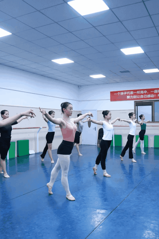 收集努力，记录成长！北京舞研舞蹈学校中国舞专业精彩课堂实况集锦
