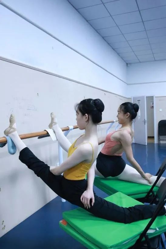 收集努力，记录成长！北京舞研舞蹈学校中国舞专业精彩课堂实况集锦