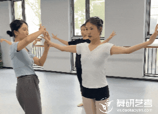 舞研暑期营开课啦丨各地舞蹈生齐聚，共赴逐梦征程！