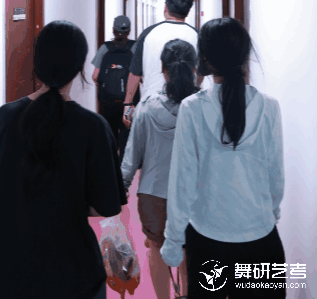 舞研暑期营开课啦丨各地舞蹈生齐聚，共赴逐梦征程！