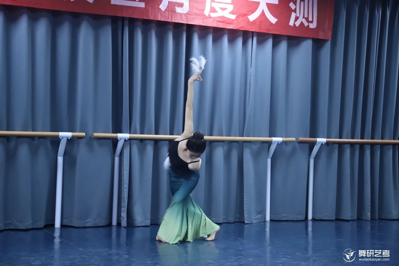 致25届舞蹈生：那一秒的失误，不该是你人生的终幕 | 河南舞研复读生专项计划启动
