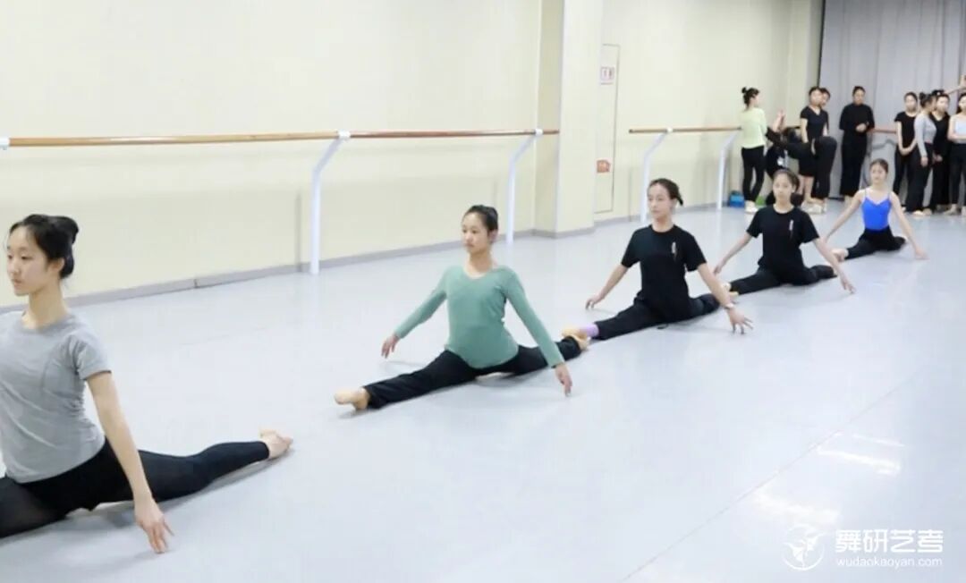 舞研寒假营盛大开营 | 以温暖相迎,以专业启程,我们开练啦! 舞研寒假营盛大开营 | 以温暖相迎,以专业启程,我们开练啦!