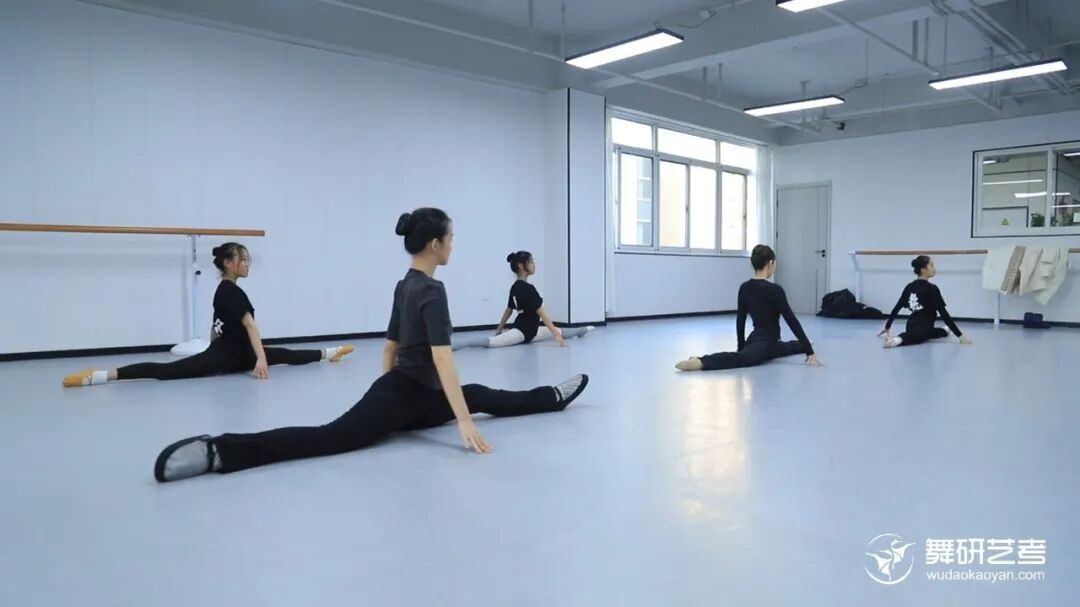 舞研寒假营盛大开营 | 以温暖相迎,以专业启程,我们开练啦! 舞研寒假营盛大开营 | 以温暖相迎,以专业启程,我们开练啦!