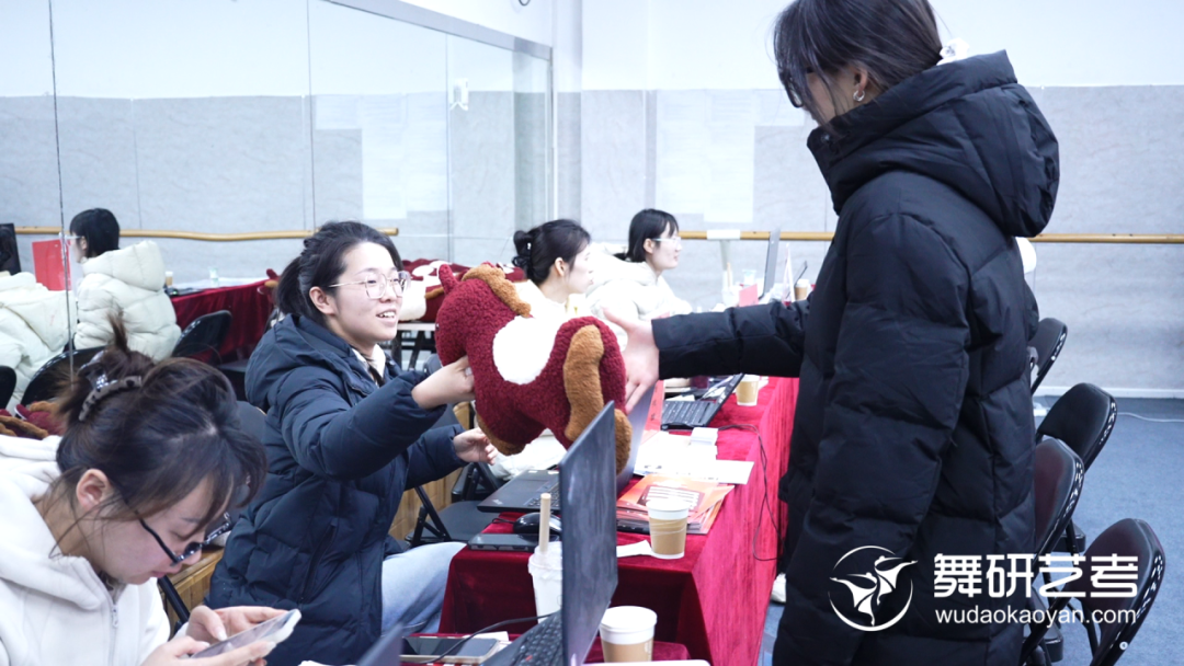 舞研寒假营盛大开营 | 以温暖相迎,以专业启程,我们开练啦! 舞研寒假营盛大开营 | 以温暖相迎,以专业启程,我们开练啦!