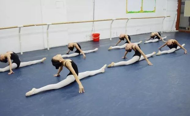 正确压腿是学习舞蹈的关键