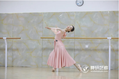 舞研国标月测丨他们震撼开场！来舞研，全面打响国标舞艺考之战！