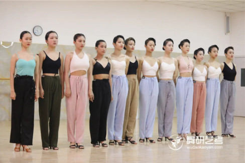 舞研国标月测丨他们震撼开场！来舞研，全面打响国标舞艺考之战！