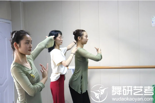 在河南舞研艺考，你将会如何度过你的一天？