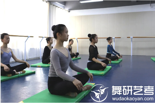 在河南舞研艺考，你将会如何度过你的一天？