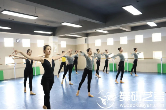 在河南舞研艺考，你将会如何度过你的一天？