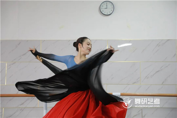 跳舞时肌肉拉伤了怎么破……？这下有救了！