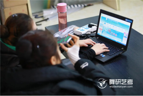 致21届舞蹈艺考生：高三这一年，我们拼了！