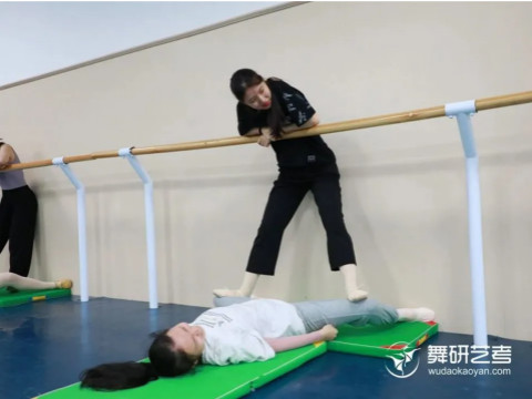 “疼疼疼”“不行不行不行”，看完这篇，你绝对能行！丨胯怎么练