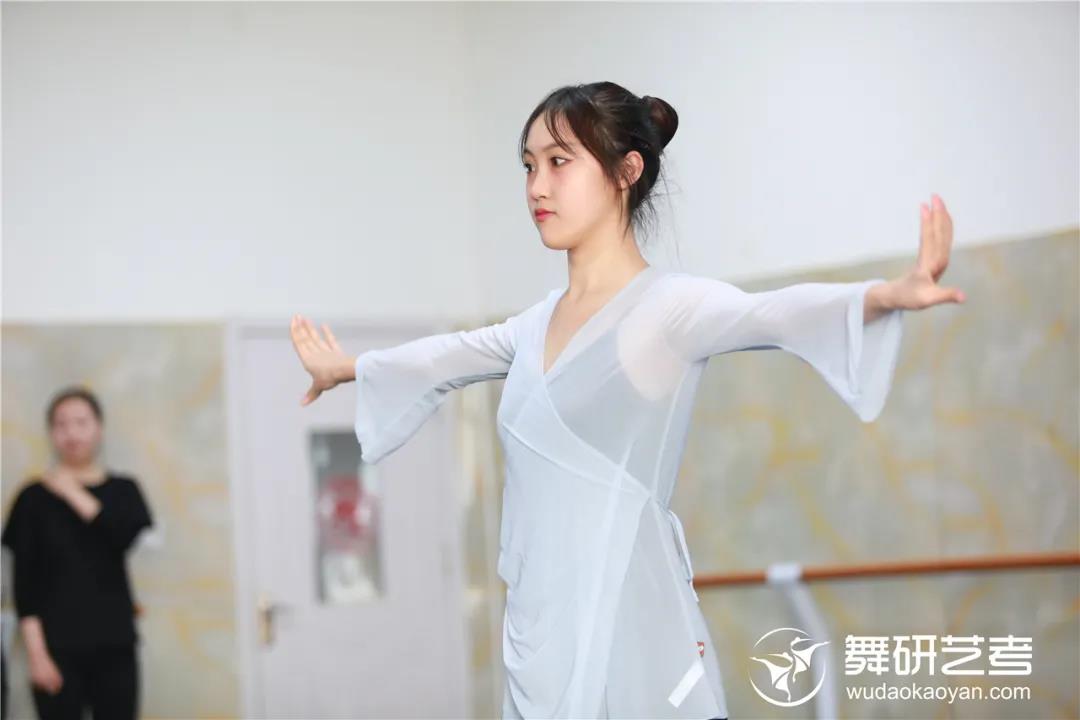 新学期伊始，舞研艺考学员开始选剧目啦~
