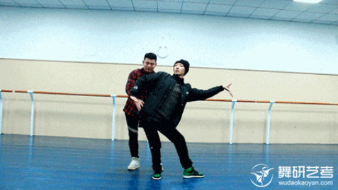 男生也可以跳傣族舞？！当然可以！丨男生舞蹈艺考技巧